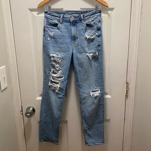 American Eagle womens medium wash ripped mom jeans